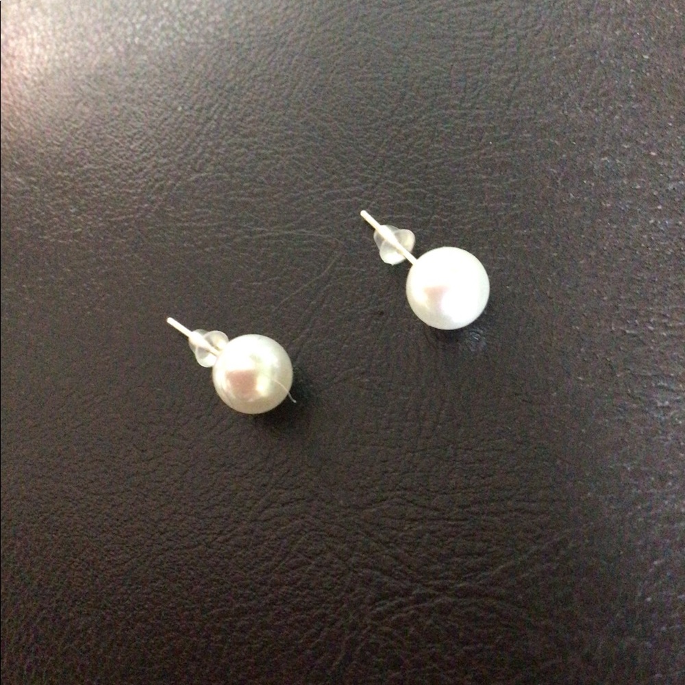 New pearl earrings - Picture 1 of 1